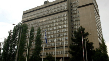 Πέταξαν τρικάκια έξω από το υπουργείο Προστασίας του Πολίτη
