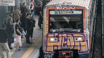 ΣΤΑΣΥ: Οι πόρτες του συρμού του ΗΣΑΠ άνοιξαν... στιγμιαία