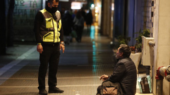 Πειραιάς: οι άστεγοι βρήκαν τη δική τους «φάτνη» ανήμερα των Χριστουγέννων (Vid)