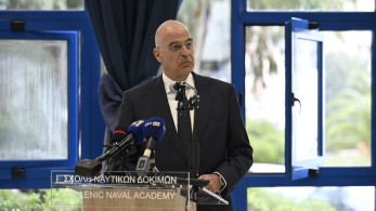 Αντανακλαστικά που δείχνουν τον δρόμο