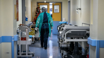 ΕΟΔΥ: σε επαγρύπνηση, λόγω του καρναβαλιού, μετά τον θάνατο 20χρονου