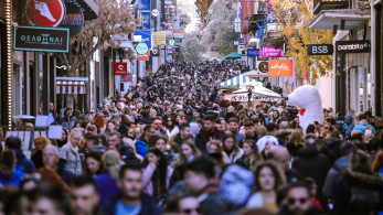 Κορυφώνεται η κίνηση στην εορταστική αγορά - Το ωράριο των καταστημάτων