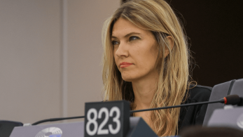 «Qatargate»: εις τα εξ ων συνετέθη η σκευωρία - Παραιτήθηκε και η ανακρίτρια της υπόθεσης