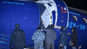 Κυβερνητικές πηγές Αζερμπαϊτζάν: ρωσικός πύραυλος προκάλεσε την πτώση του αεροσκάφους στο Καζακστάν
