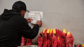 Με το πιστόλι των παρανοϊκών στον κρόταφο