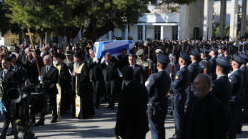 Ο αποχαιρετισμός στον Κώστα Σημίτη