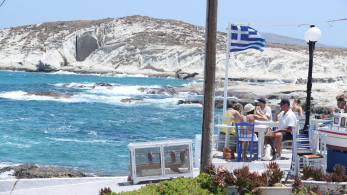 Μήλος: καταστρέφουν το Σαρακήνικο για να φτιάξουν ξενοδοχείο - Ξεσηκωμός στο νησί
