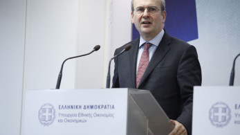 Χατζηδάκης: Έξι νέες πρωτοβουλίες για μείωση του ιδιωτικού χρέους