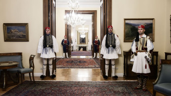 ΠτΔ: η διαχείριση θεσμών, συμβόλων και του όνου η σκιά