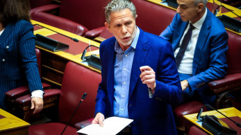 Η «Αγωνία για τις καρέκλες» και τα δύο μέτρα και σταθμά του Γερουλάνου