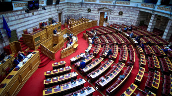 Βουλή: διαξιφισμοί κυβέρνησης - αντιπολίτευσης με φόντο την εκλογή ΠτΔ και μετεκλογικές συνεργασίες