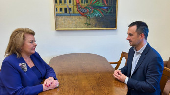 Ο Αλέξης Χαρίτσης βλέπει στο πρόσωπο της Λούκας Κατσέλη... την αντίσταση κατά της δεξιάς