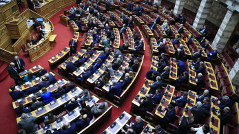 Στη Βουλή η αντιπαράθεση για τα Τέμπη: σήμερα η προανακριτική, αύριο η πρόταση δυσπιστίας