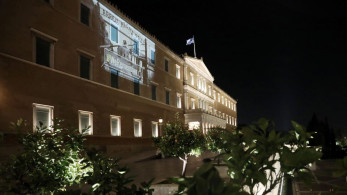 WE REMEMBER: φωταγώγηση της Βουλής για την ημέρα Μνήμης του Ολοκαυτώματος