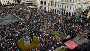 ΠΑΣΟΚ και ΣΥΡΙΖΑ «δουλεύουν» για τα άκρα…