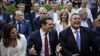 Τσίπρας - Καμμένος: αγκαλίτσες