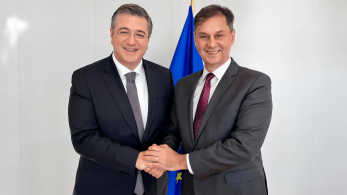 Συνάντηση Θεοχάρη - Τζιτζικώστα στις Βρυξέλλες για την υποψηφιότητα στον ΠΟΤ