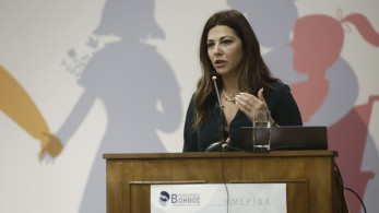 Η Ζαχαράκη εξέθεσε τον Φαραντούρη για το «ξέπλυμα» του Παππά