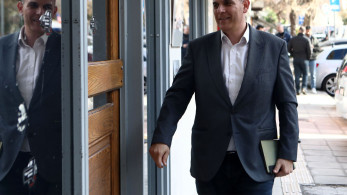 Σε πανικό ο Καραμέρος, τα βάζει με τον ΣΚΑΪ - Η πληρωμένη απάντηση από Οικονόμου (video)