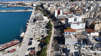 Μεγάλα συλλαλητήρια στην Πάτρα, το Αγρίνιο και τον Πύργο για τα Τέμπη - Πλήθος κόσμου στις πλατείες