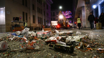 «Βουνά» από σκουπίδια στο Πατρινό Καρναβάλι – Μεγάλη επιχείρηση καθαρισμού στην πόλη [εικόνες]