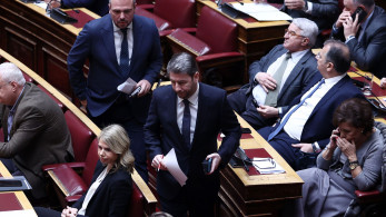Ανεπανόρθωτα εκτεθειμένο το ΠΑΣΟΚ: απίστευτες δικαιολογίες για το «παρών» στη Βουλή