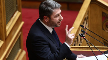 Σύντροφοι, σταματήστε την πλάκα στον Ανδρουλάκη