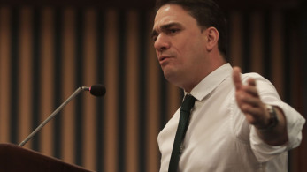Αμετανόητος ο Τσουκαλάς: νέες βολές στη Δικαιοσύνη... αλλά κατηγορεί τη ΝΔ για τοξικότητα