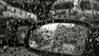 Ένας νεκρός από μπουρίνι στην Κύπρο - Σοβαρά προβλήματα σε Πάφο και Λεμεσό (video)