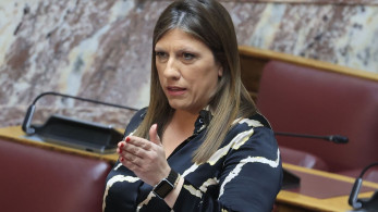 Ζωή Κωνσταντοπούλου: δηλητηριάζει την πολιτική ζωή και κουνάει το δάχτυλο