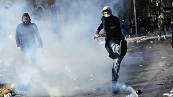 Οι χούλιγκαν των τριών «μεγάλων» της Αθήνας στο… χάος της πλατείας