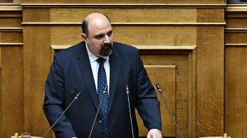 Τριαντόπουλος κατά Καρυστιανού: «Χυδαίο ψεύδος» η αναφορά της ότι παρομοίασα τις σορούς με κρέατα