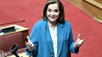 «Κεραυνοί» Μπακογιάννη στη Βουλή: Το επίπεδό σας αδικεί τα 57 θύματα των Τεμπών
