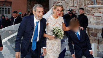 Εντυπωσιακή η Χρυσή Βαρδινογιάννη στον γάμο με τον Νικόλαο ντε Γκρες στην Πλάκα