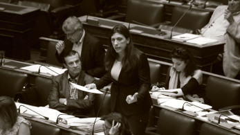 Ο κόσμος φλέγεται και η αντιπολίτευση… ονειρεύεται