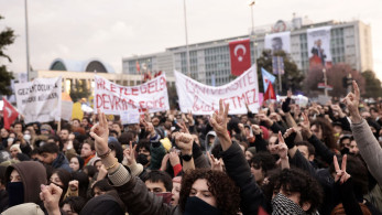 Ενώπιον του εισαγγελέα ο Ιμάμογλου: Χιλιάδες υποστηρικτές του στον δρόμο - Επεισόδια και συλλήψεις