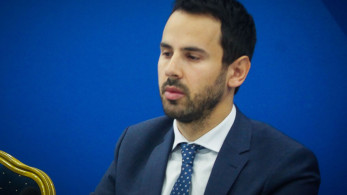 Ρωμανός για Καραμέρο: Δεν έχει πει κουβέντα για τον νέο οχετό του ευρωβουλευτή Νίκου Παππά