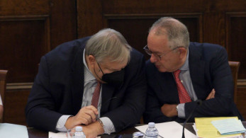 «Πόλεμος» στο… κλαμπ των συνταγματολόγων