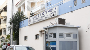 Άνδρας εισέβαλε με κατσαβίδι στο ΑΤ Κορωπίου και τραυμάτισε αστυνομικούς - Συνελήφθη ο δράστης