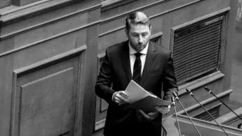 Η υποκρισία του Ανδρουλάκη - Ηθικό κήρυγμα στον Μητσοτάκη, ξεχνώντας τους... «πράσινους φραπέδες»