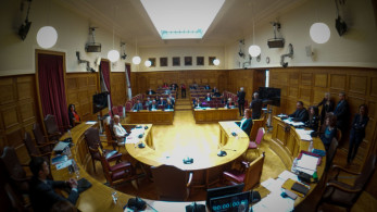 Βουλή: κομφούζιο στην προανακριτική για τη δικογραφία για τα Τέμπη