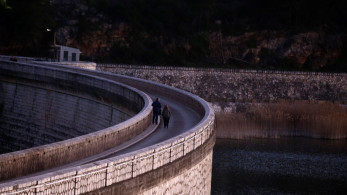 Βραχονησίδα εμφανίστηκε στη λίμνη Μαραθώνα (vid)
