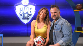 Ο Νίκος Απέργης στο ΟΠΑΠ Game Time: Το προφιτερόλ με τον Πρίντεζη, η διασκευή του Πανταζή και η live εκφώνηση αγώνα