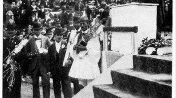 Σαν σήμερα το 1896 ο Σπύρος Λούης γίνεται ολυμπιονίκης για τα μάτια της Ωραίας Ελένης του