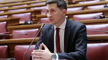 Σε νέα δίνη εσωστρέφειας το ΠΑΣΟΚ: Χρηστίδης κατά Γιαννακοπούλου για την πρόταση μομφής