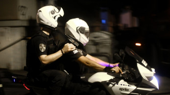 Λάρισα: άνδρας επιτέθηκε σε ανήλικους με τσεκούρι και χτύπησε έναν 16χρονο