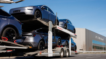 Tesla: το ιστορικό χαμηλό στα αποτελέσματα τριμήνου και πως τα επηρεάζονται από τη σχέση Μασκ - Τραμπ