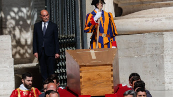 Εψάλη το Χριστός Ανέστη στην κηδεία του Πάπα Φραγκίσκου - Συγκινητικές στιγμές (video)