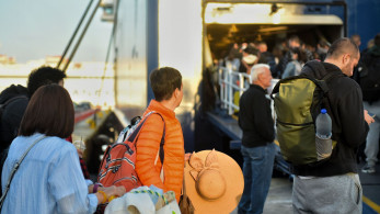 Μεγάλη έξοδος των αδειούχων: πάνω από 50.000 ταξιδιώτες εγκατέλειψαν την Αττική για τα νησιά (video)
