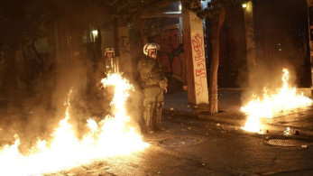 Επεισόδια και εμπρησμοί στα Εξάρχεια - Στις φλόγες τουλάχιστον 10 οχήματα - 72 προσαγωγές  (video)